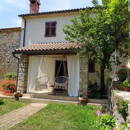 Parenzana, Little Row House With Big Yard In Istria Rakotule