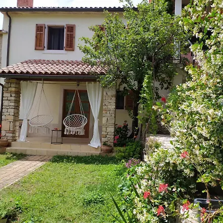 Parenzana, Little Row House With Big Yard In Istria Apartman *