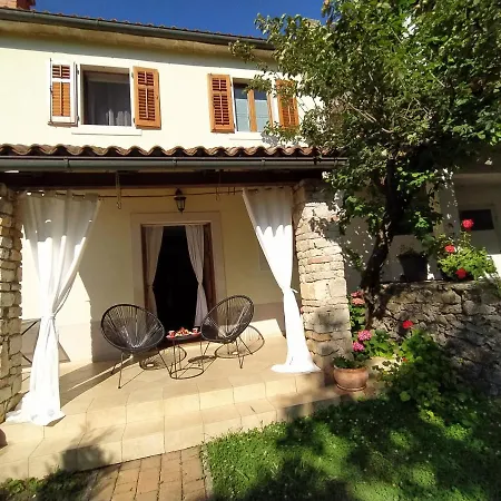 Parenzana, Little Row House With Big Yard In Istria * Rakotule