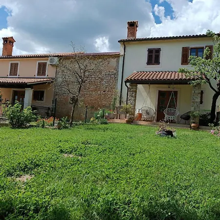 Parenzana, Little Row House With Big Yard In Istria Apartman *
