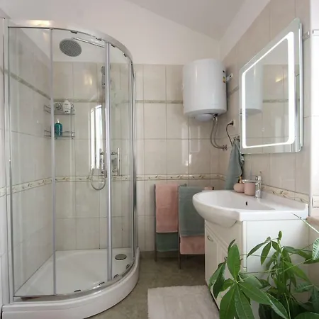 Parenzana, Little Row House With Big Yard In Istria Apartman Rakotule