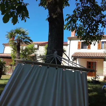 Parenzana, Little Row House With Big Yard In Istria