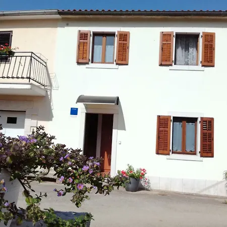 Parenzana, Little Row House With Big Yard In Istria Apartman